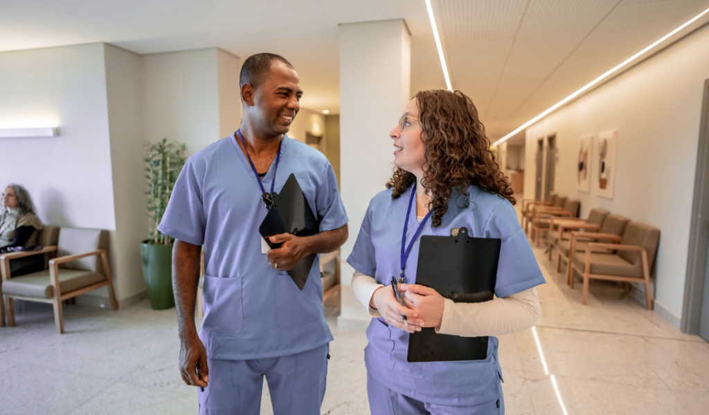 Experienced nurse mentoring a newer clinician to support career development and long-term nurse retention | CHCI